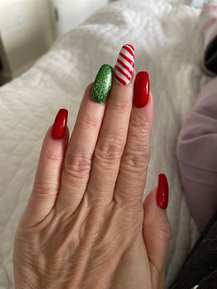 Red and green holiday nail design