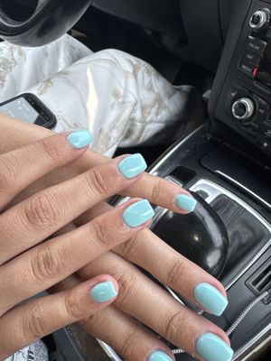 Glossy aqua manicure
